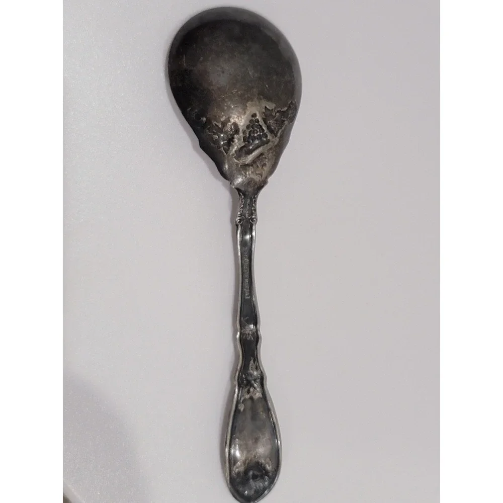 Le Vigne WM Rogers 1881 Flatware Grape Pattern 1908 Sugar Spoon Silver Plate.8oz